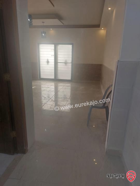 شقة أرضية مساحة 185م داخلي و 70م خارجي للإيجار السنوي في عمان - الجبيهة – أم زويتينة