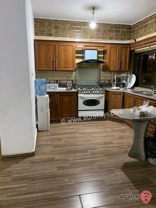 مزرعة مساحة الأرض 5 دونم و 150م عليها بناء 200م للبيع في المفرق