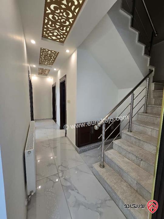 شقة طابق ثالث دوبلكس مساحة 280م للايجار في عمان - طريق المطار 