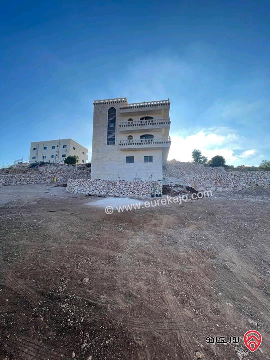 فيلا جديدة مساحة البناء 300م على أرض 2 دونم للبيع في عجلون - عبين