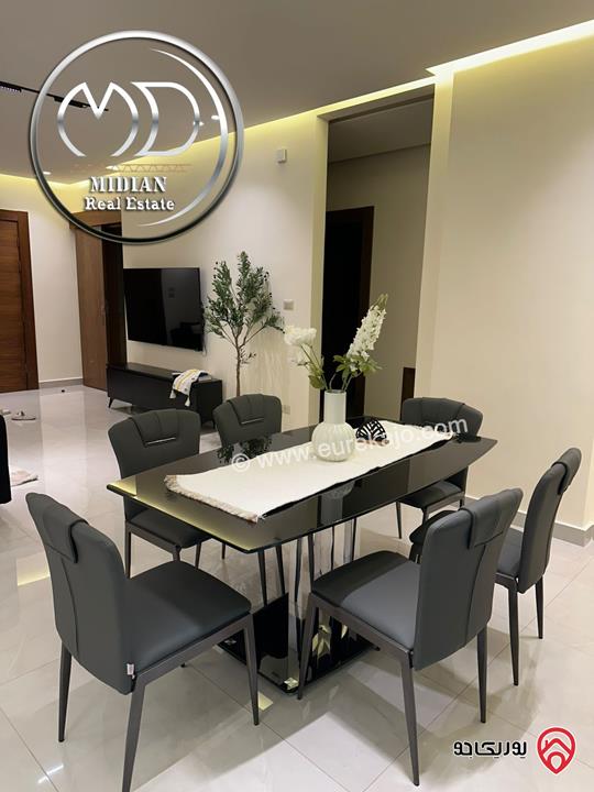 شقة مفروشة للايجار في عمان - خلدا مساحة 160م طابق ثاني تشطيبات و ديكورات فندقية فرش فاخر جداً اطلالة جميلة