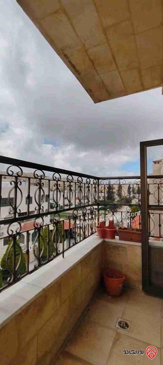 شقة طابق ثالث مساحة 200م للبيع في عمان - طبربور