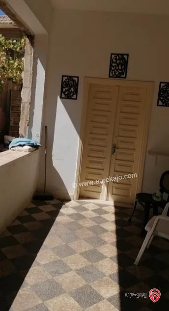 شقة ارضية مساحة 166م داخلي و 130م خارجي للبيع في عمان - جبل اللويبدة 