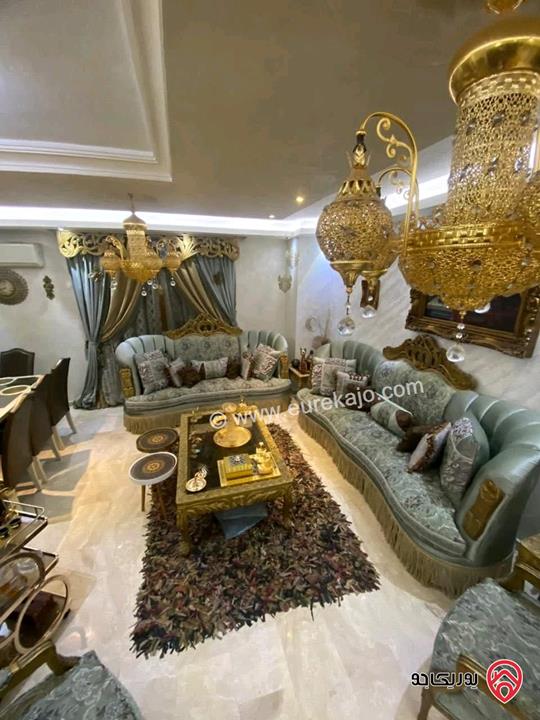 شقة أرضية مساحة 186م داخلي و 30م خارجي للبيع مفروشة في عمان - الجندويل