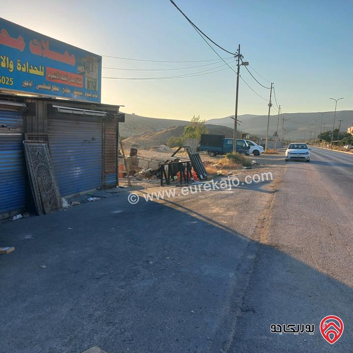 ارض تجارية مساحة 592م للبيع في الزرقاء - على طريق السخنة