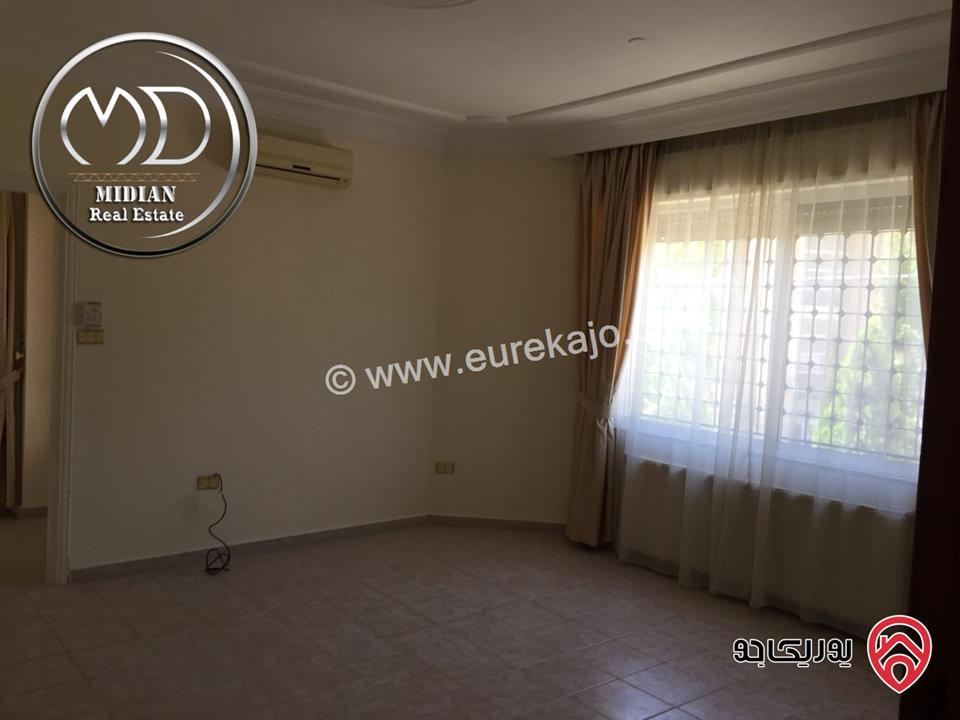 شقة ارضية طابقية فارغة للايجار في عمان - عبدون مساحة 300م مع ترس و حديقة 150م اطلالة جميلة