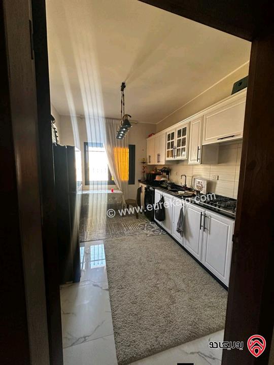 منزل مكون من 3 طوابق على أرض 462م للبيع في عمان - خريبة السوق