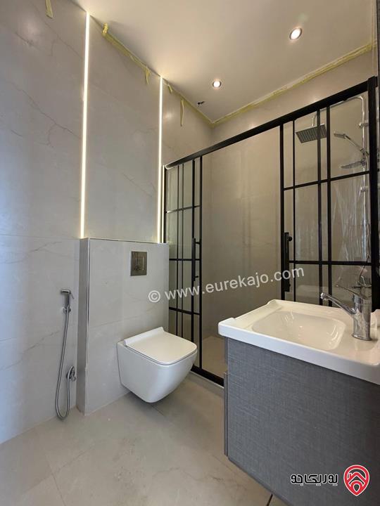 شقة سوبر ديلوكس شبه ارضي دوبلكس مساحة 228م مع ترس 40م للبيع في عمان - مرج الحمام 