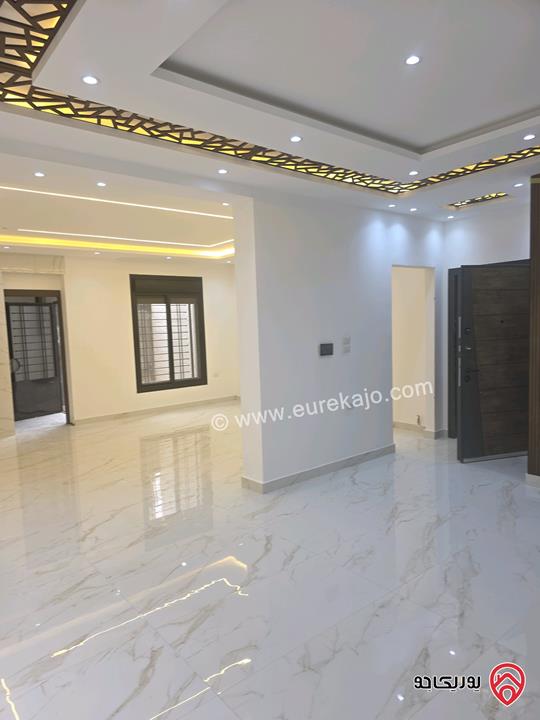 شقة شبه ارضي واسعة مساحة 185م داخلي وخارجي 220م ومشمسة تشطيبات ديلوكس للبيع في عمان - شفا بدران