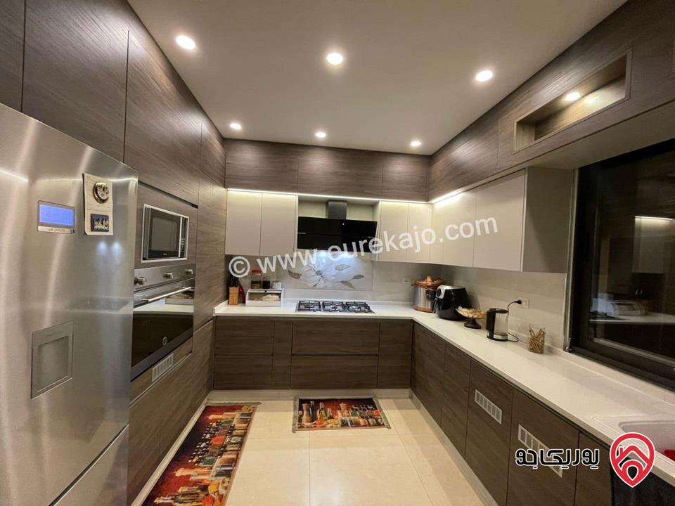 شقة طابق أخير مع روف مساحة 345م + ترس 60م للبيع في عمان - طريق المطار النخيل