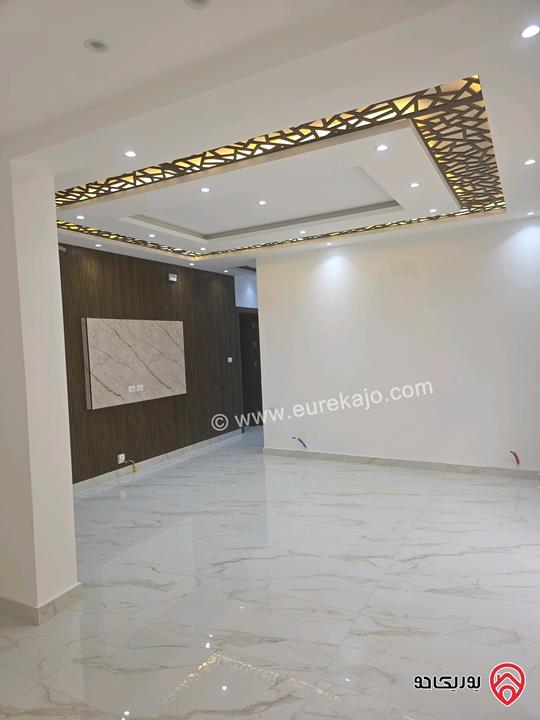 شقة شبه ارضي واسعة مساحة 185م داخلي وخارجي 220م ومشمسة تشطيبات ديلوكس للبيع في عمان - شفا بدران