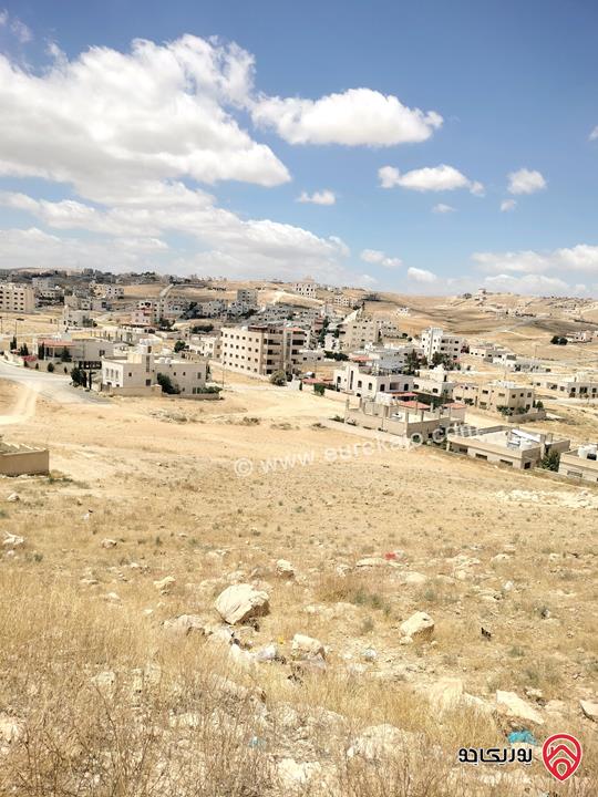 قطعة أرض مساحة 500م للبيع في الزرقاء الجديدة - البتراوي أول حي المسامير قرب مدارس الهدى والنور