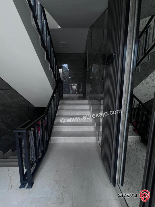 شقة جديدة طابق أول مساحة 150م للبيع في عمان - أم آذينة