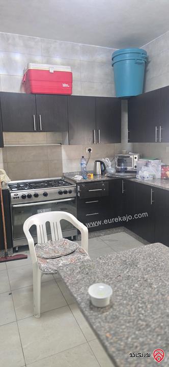 شقة ارضية مساحة قوشان 161م لكن في إضافات على البناء تقريبا 60م حديقة وتراسات 350م للبيع في عمان - الشميساني