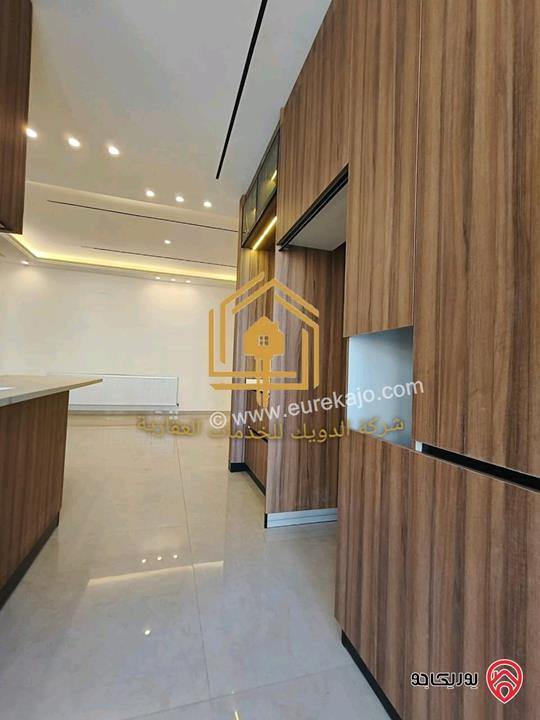 شقة جديدة لم تسكن أرضي مساحة 180م مع ترس 70م للإيجار في عمان - طريق المطار 