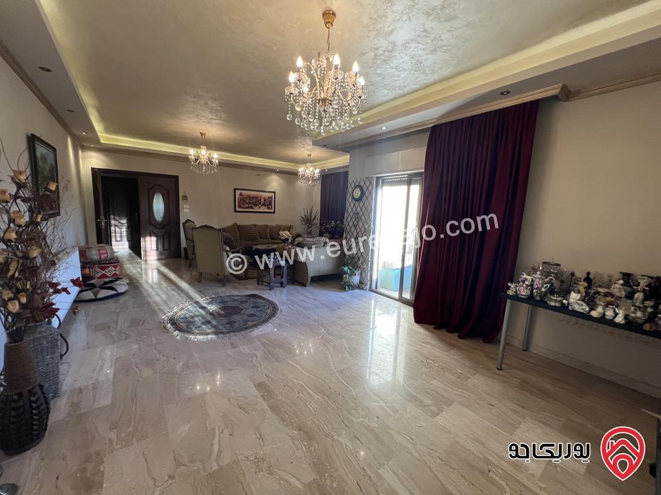 شقة فاخرة مساحة 220م طابق أول للبيع في عمان - تلاع العلي