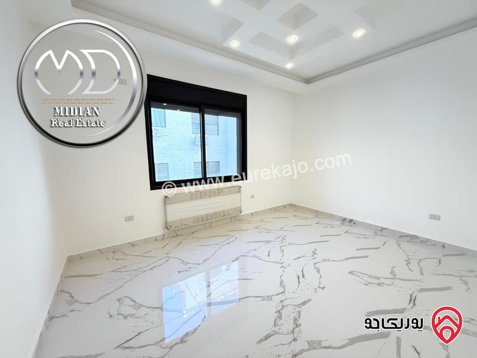 شقق ارضية و شبه ارضي جديدة للبيع في عمان - خلدا مساحات 220م مع تراسات و حدائق تشطيبات و ديكورات فاخرة امكانية الأقساط