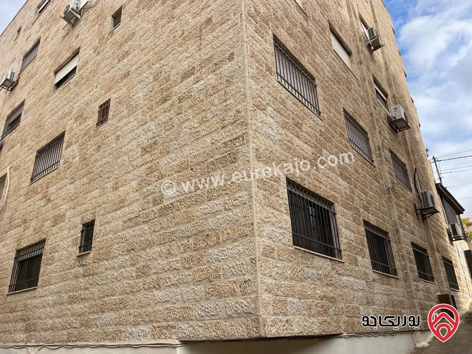 شقة مساحة 155م + 90م للبيع في عمان - عرجان بجانب كلية الرياضة 