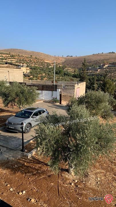 مزرعة مساحة الأرض 3 دونم و 500م ومساحة البناء 130م للبيع في المفرق - دحل طريق جرش 