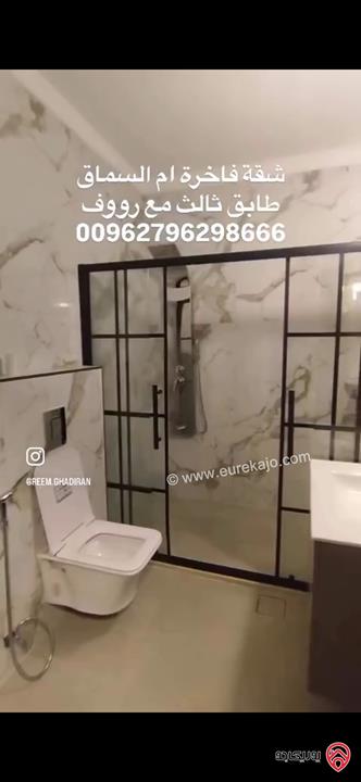 شقة فاخرة طابق ثالث مع رووف المساحة الكلية 480م للبيع في عمان - ام السماق 