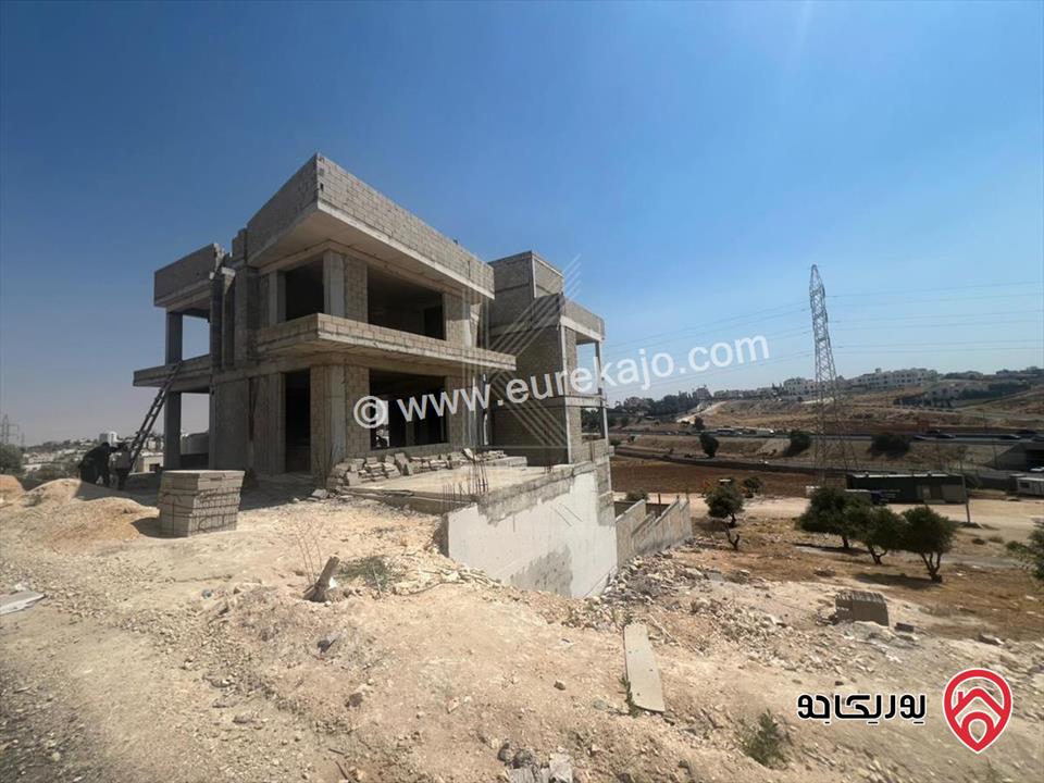فيلا عظم مساحة 1 دونم على أرض 750م للبيع في عمان - البنيات على طريق المطار