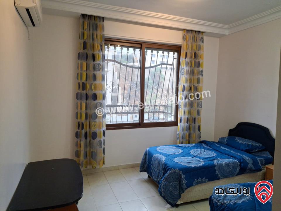 شقة أرضية مساحة 215م داخلي و 70م خارجي للبيع في عمان - عبدون