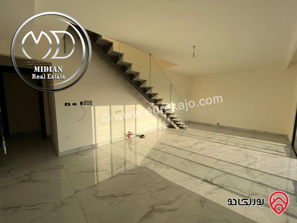 شقة دوبلكس فارغة للايجار طابق أخير مع روف في عمان - دير غبار مساحة 220م مع تراسات تشطيبات و ديكورات عصرية فاخرة