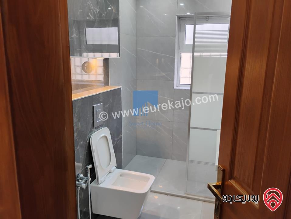 شقة أرضية مساحة 225م مع حديقة وترسات 100م تشطيب سوبر ديلوكس للبيع في عمان - خلدا