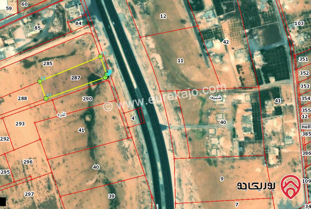 ارض مساحة 3 دونم و 945م للبيع في عمان - على الطريق الصحراوي مرخصة لكازية بنزبن ومحطة شحن للبيع بسعر مغري