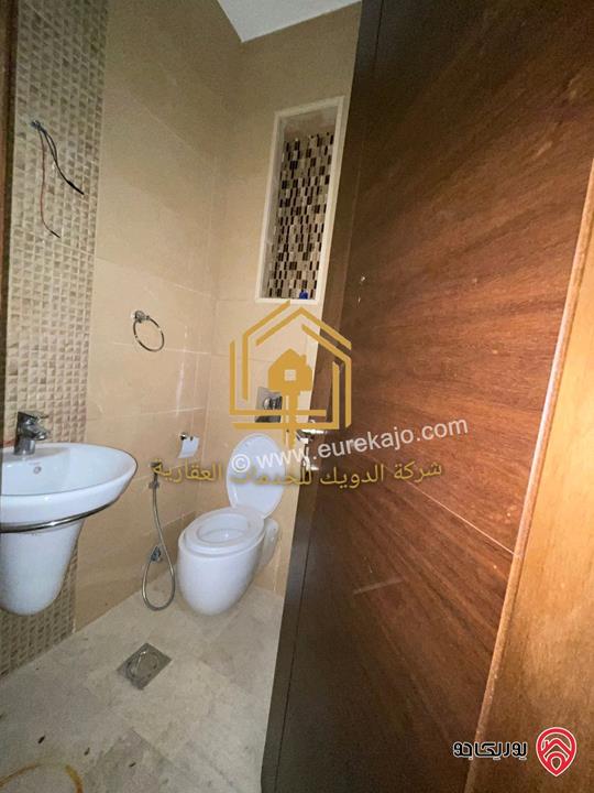 شقة سوبر ديلوكس شبه أرضي مساحة 180م للايجار في عمان - دير غبار 