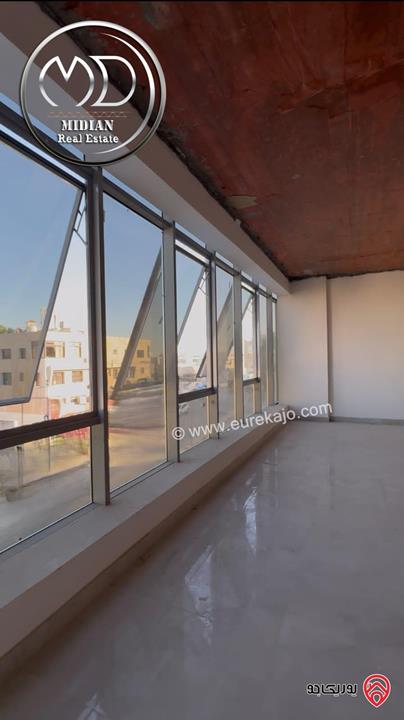 مكتب تجاري فاخر مساحة 95م للإيجار في عمان – الرابية