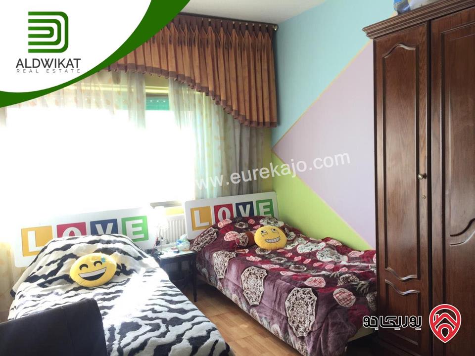 شقة شبة ارضية للبيع في عمان - المدينة الرياضية مساحة البناء 244 م مساحة الترس 30 م