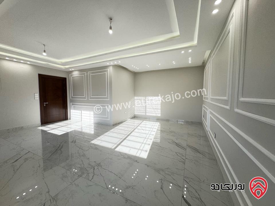 شقة سوبر ديلوكس طابقية طابق اول مساحة 325م للبيع في عمان - الجبيهة حي المنصور