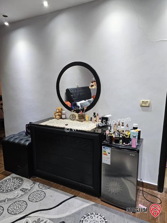 شقة مساحة 318م طابق ثالث للبيع في عمان - الرابية 