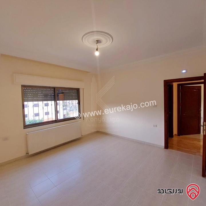 شقة فاخرة طابق اخير مع روف بمساحة داخلية 183م ومساحة الروف 140م للبيع في عمان - خلدا