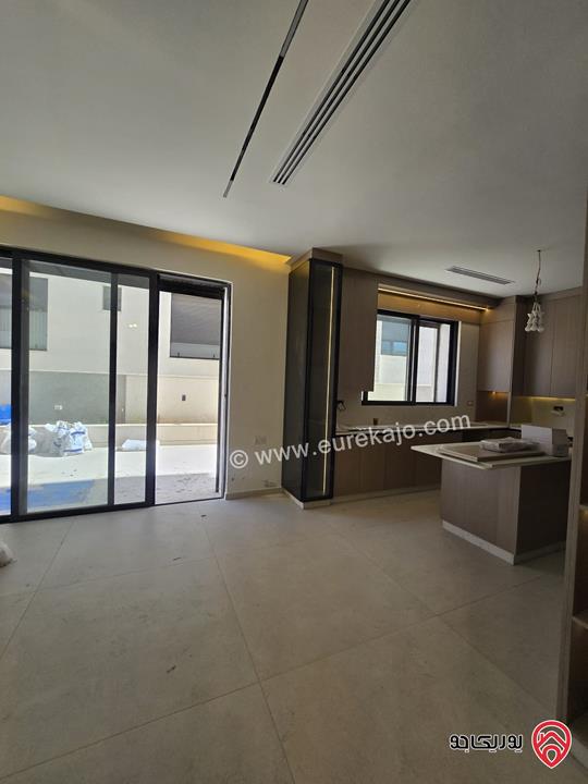 شقة فاخرة شبه ارضية مساحة 250م داخلي و 300م خارجي للإيجار في عمان -  دابوق 