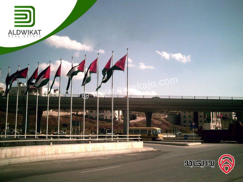 ارض تجاري للبيع في عمان - مرج الحمام مساحة الارض 990م موقع حيوي تصلح مجمع تجاري