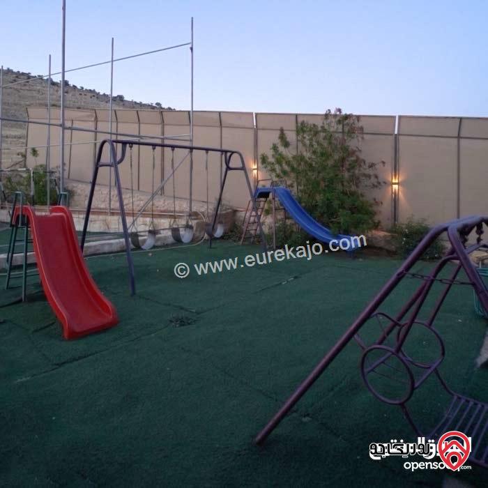 مزرعة وشاليه مساحة الأرض 4 دونم والبناء 500م للبيع في الزرقاء الكمشة قضاء بيرين