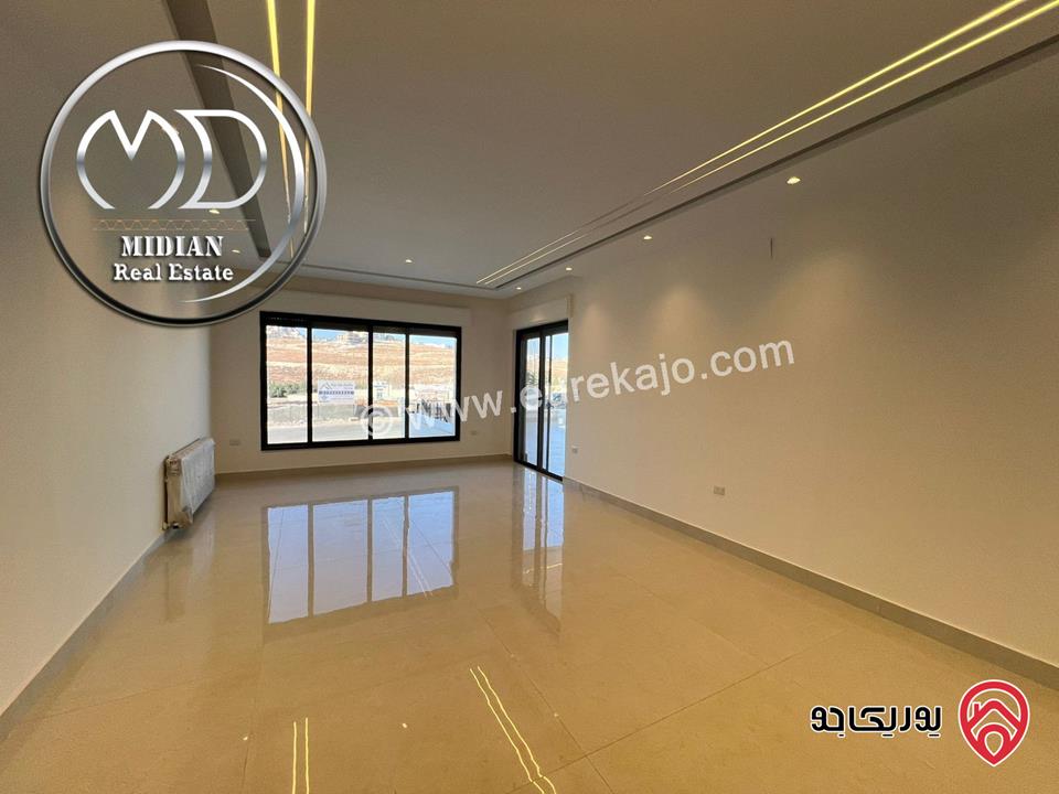 شقق فاخرة للبيع في عمان - ضاحية النخيل مساحات 225م تشطيبات وديكورات عصرية اطلالة جميلة جديدة لم تسكن