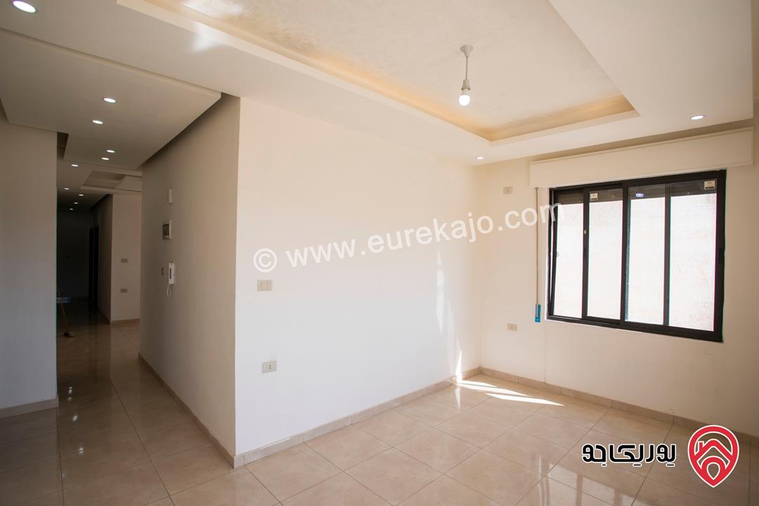 عرض خاص على اخر شقة بالعمارة مساحة 135م طابق ثالث مع روف مبني للبيع كاش فقط 50 الف في عمان - ابو علندا