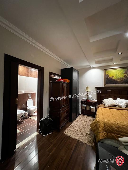 شقة ارضية مفروشة مساحة 250م داخلي وخارجي 90م للإيجار السنوي في عمان - دير غبار 