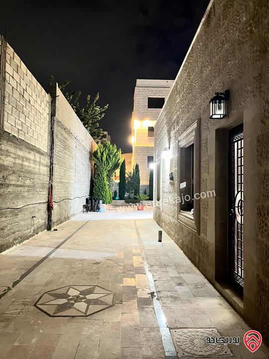 بيت مستقل شبه فيلا مساحة 251م على أرض 667م للبيع في عمان - طريق المطار ضاحية الامير علي