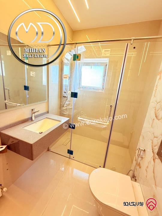 شقة دوبلكس طابق اخير مع روف للبيع في عمان - خلدا مساحة 205م مع تراسات تشطيبات و ديكورات عصرية فاخرة اطلالة رائعة