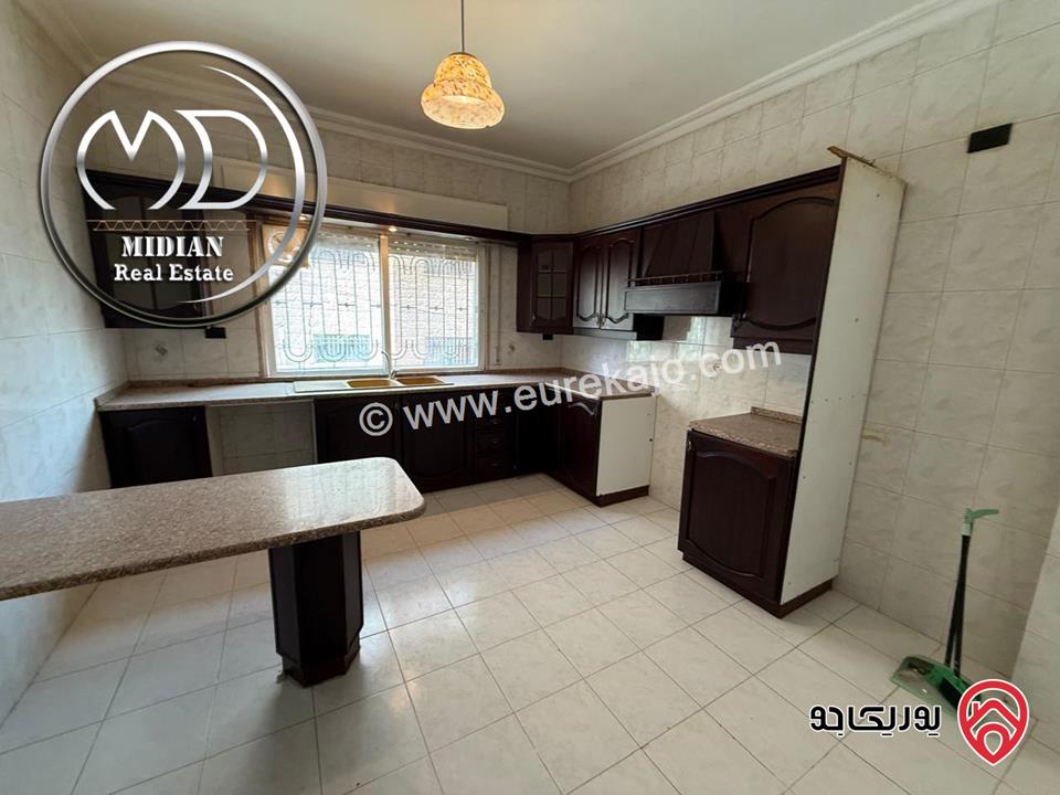 شقة فارغة للايجار في عمان - الرابية مساحة 200م طابق اول تشطيبات سوبر ديلوكس اطلالة جميلة بسعر مميز