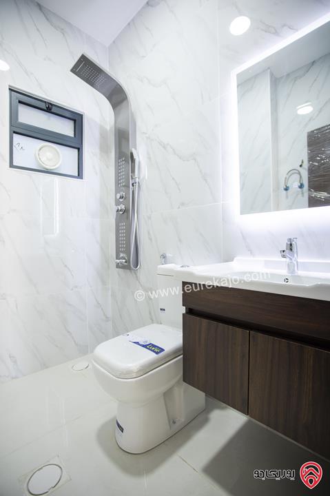 شقة فاخرة طابق ثالث مع روف مساحة 170م مع ترس 100م للبيع في عمان - ابو علندا بسعر مغري جدا مع امكانية التقسيط من المالك