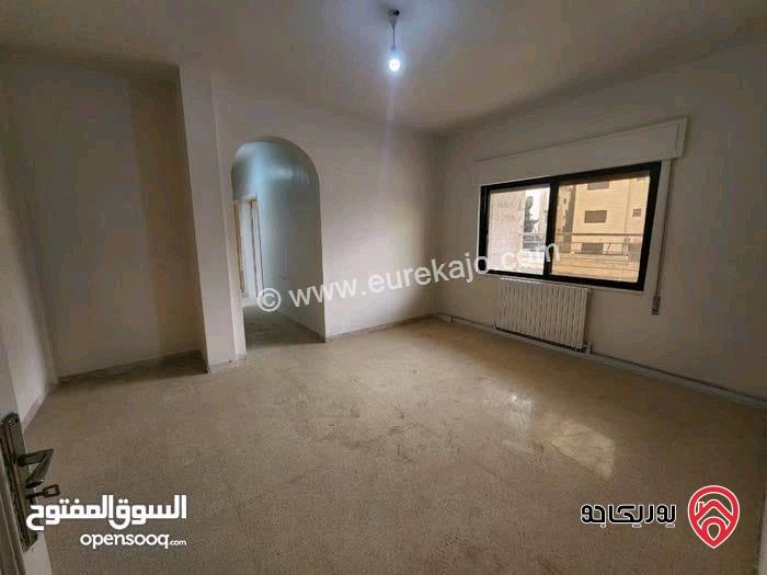 شقة فارغة مساحة 205م طابق أول للإيجار في عمان - الصويفية