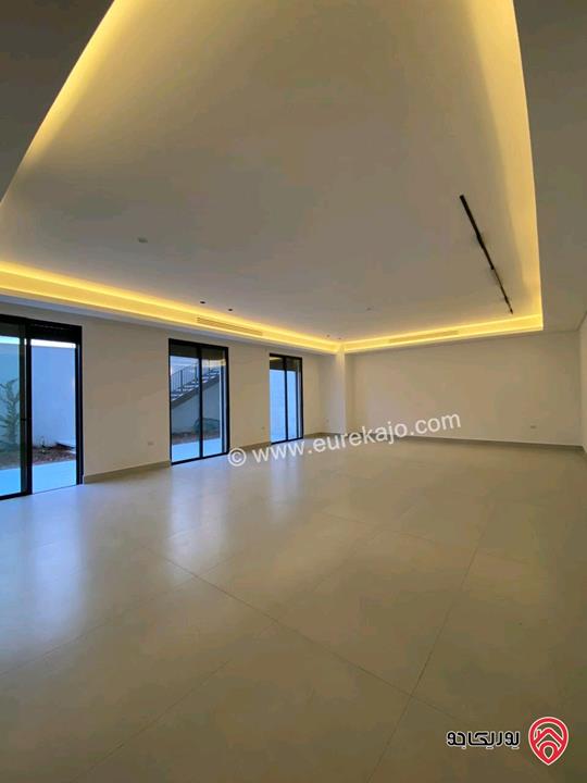 شقة طابقية ارضية مساحة 300م داخلي و 350م خارجي للبيع في عمان - دابوق