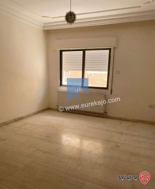 شقة مميزة طابق اول 185م تشطيب سوبر ديلوكس للبيع في عمان - الجندويل