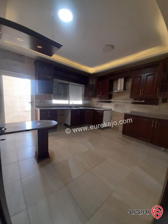 شقة طابق ثالث مساحة 180م للايجار في عمان - ام السماق