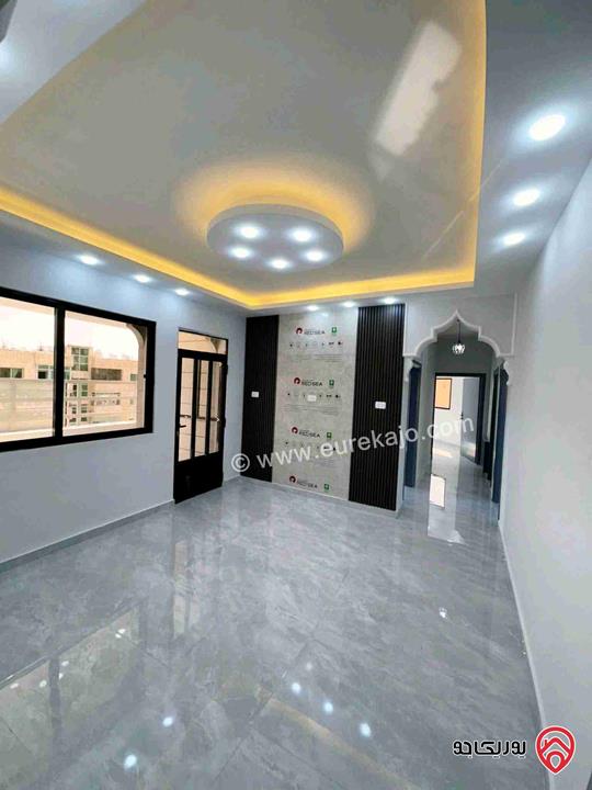 شقة طابق ثاني مساحة 150م للبيع في الزرقاء الجديدة